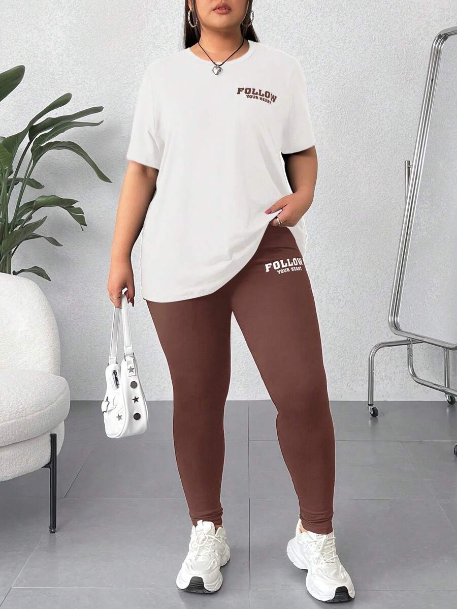 SHEIN EZwear 2 件套大码字母印花 T 恤和紧身裤 - 棕色 - 查看 1