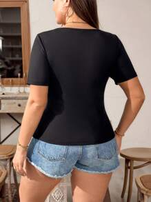 SHEIN Essnce Camiseta de manga corta con cuello de encaje y lazo pequeño, estilo diario versátil, cómodo y básico, para mujeres de talla grande, en color negro, para primavera y verano - Conjuntos de verano para mujer, blusas lindas para curvas