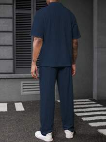 Manfinity Homme Bộ quần áo polo dệt kim họa tiết màu be hai mảnh dành cho nam, trang phục thoải mái, ấm áp - Màu xanh hải quân - Xem 2
