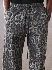 SUMWON 舒适直筒豹纹运动裤，侧条纹设计，适合街头服饰、训练、运动休闲锻炼，四季必备慢跑裤