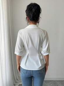 Franclia Premium Sense 白色领口 V 领短袖修身女式上衣，简约衬衫 - 白色 - 查看 2