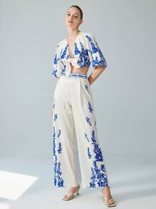 SHEIN Privé Elegante conjunto de 2 piezas para vacaciones con blusa de mangas abullonadas, escote en V y lazo, top acortado, y pantalones de pierna ancha con estampado floral y bloques de color para mujer - Multicolor - Ver 1