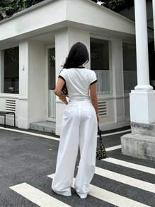 SHEIN Conjunto de blusa manga corta a contraste y pantalón ancho de pierna suelta en color blanco, look deportivo y urbano para adolescentes