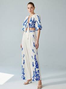 SHEIN Privé Elegante conjunto de 2 piezas para vacaciones con blusa de mangas abullonadas, escote en V y lazo, top acortado, y pantalones de pierna ancha con estampado floral y bloques de color para mujer - Multicolor - Ver 4