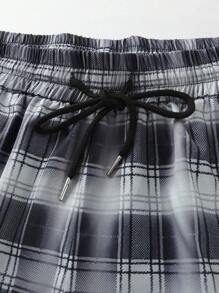 ROMWE MEN Street Life Conjunto informal de camisa de manga corta con corte recto a cuadros y pantalones cortos para hombre