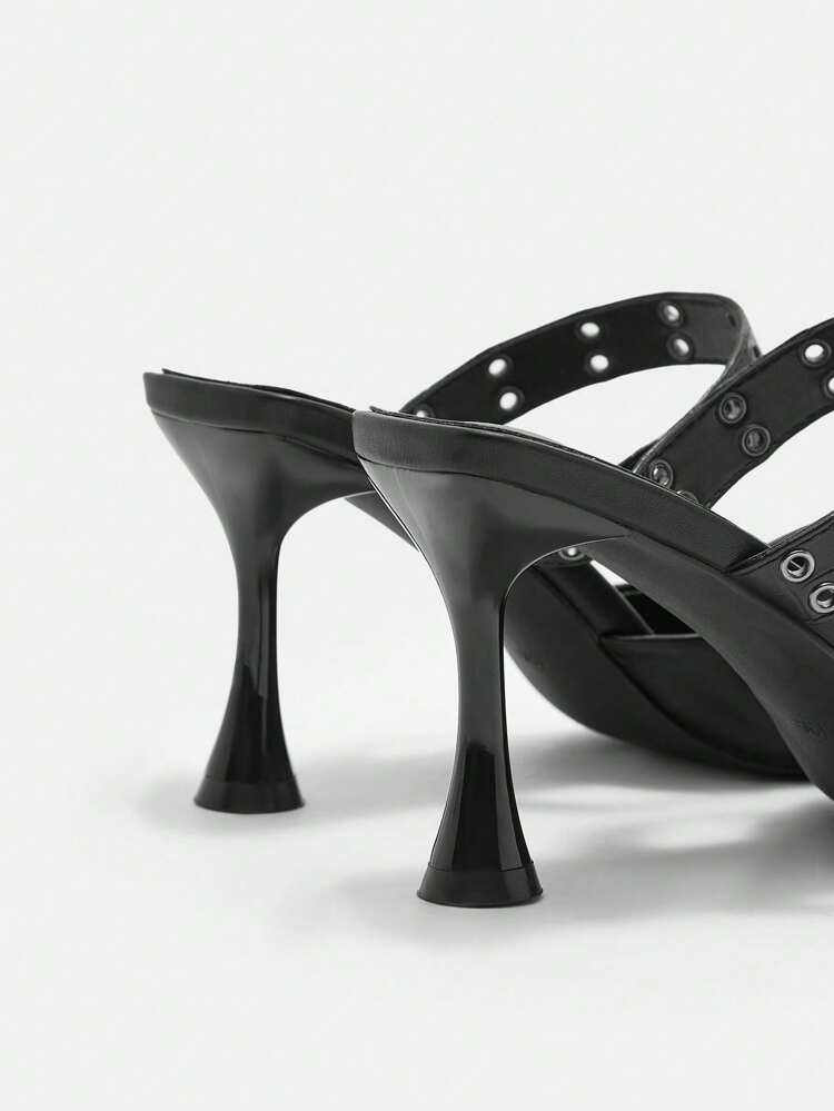 CUCCOO CURVES Tacones altos con punta puntiaguda y correa, de 8.2cm de altura, de material PU negro y con ajuste ancho