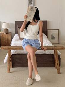 DAZY Set Piyama Liburan Pulau dengan Atasan Camisole Berenda dan Celana Pendek Bergaris untuk Wanita - Putih - View 6