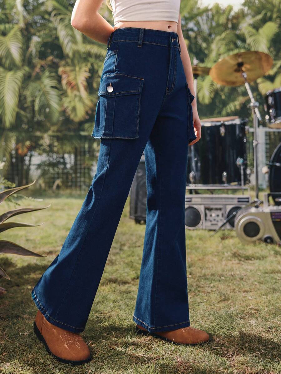 SHEIN Tween 女童深洗蓝色牛仔裤，松紧腰带，实用口袋，紧身喇叭裤腿，舒适时尚 - 深色水洗藍 - 查看 1