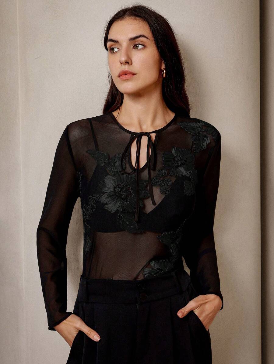 SHEIN Privé 女士系带领长袖优雅知性刺绣网眼衬衫 - 黑色 - 查看 1