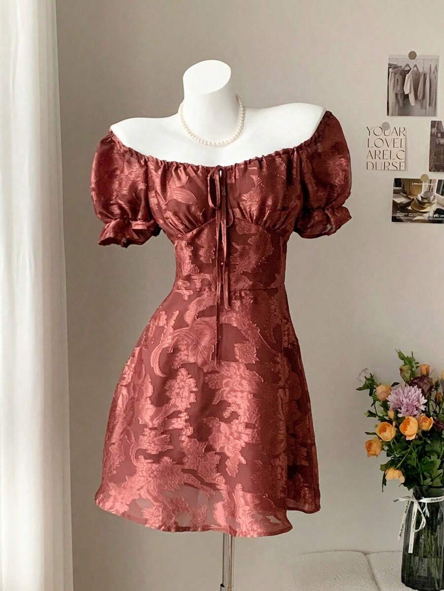 Comfortcana Đầm thời trang trễ vai tay ngắn buộc dây phía trước họa tiết hoa jacquard cho nữ - Rỉ Nâu - Xem 1