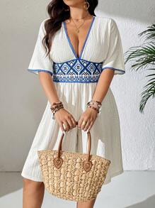 SHEIN Clasi Plus Size Deep V-Neck Patchwork Floral Trim Raglan Sleeve Bell Bottom Jumpsuit With Embroidered Detail - Apricot - View 7