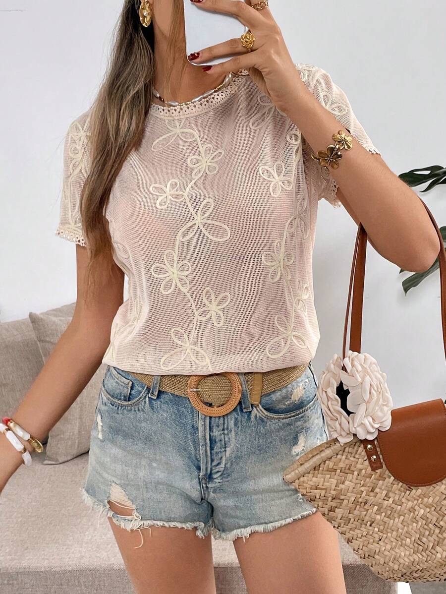 SHEIN Frenchy 女士杏色短袖网眼透气舒适简约刺绣纹理图案T恤，夏季重工细节手工花卉图案，适合夏季穿着，女士夏季上衣，印花T恤，女士沙滩装，女士印花T恤，度假休闲花卉图案T恤 - 粉色 - 查看 1