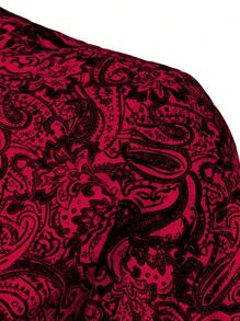 Manfinity Homme 佩斯利印花单排扣休闲短袖衬衫，适合日常穿着 - 紅色 - 查看 4