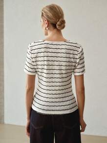 MOTF PREMIUM 條紋印花交叉式襯領褶皺T恤 - 黑與白 - 查看 7