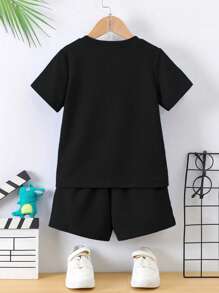 SHEIN Sparklyn Bộ 2 áo thun tay ngắn màu trơn đơn giản và quần short cho bé trai - màu đen - Xem 2