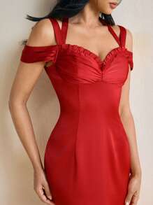 BY TENAJ ROLLE فستان ماكسي أنيق ذو كتف منكشف وياقة متصلة حول العنق من الساتان الأحمر ، فستان صيفي مرن وأنيق مناسب للسهرة - الأحمر - مشاهدة 5