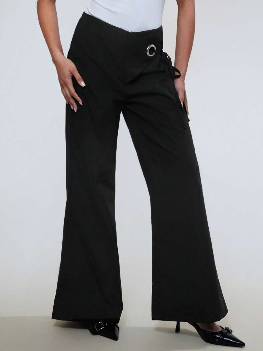 TRNVIE Nouveaux pantalons droits décontractés pour femmes de mode d'été, avec décoration métallique asymétrique, sangle de "vieux billets" et ourlet évasé micro-flare