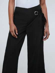 TRNVIE Nouveaux pantalons droits décontractés pour femmes de mode d'été, avec décoration métallique asymétrique, sangle de "vieux billets" et ourlet évasé micro-flare