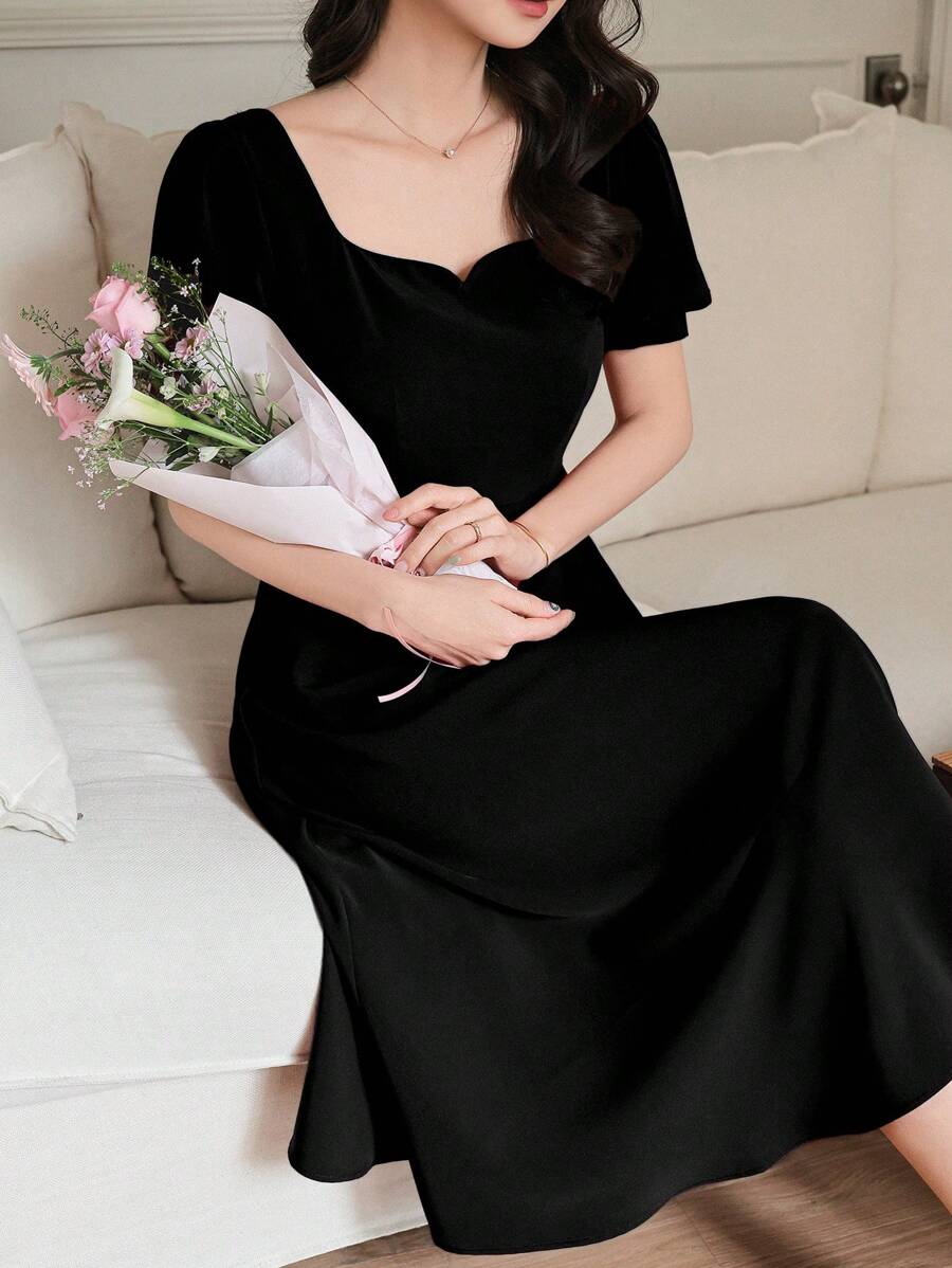 DAZY 女士无印花圆领泡泡袖中长连衣裙,适合约会、派对和情人节穿着。 - 黑色 - 查看 1