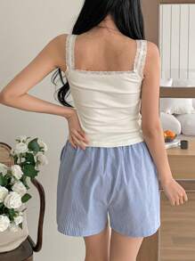 DAZY Set Piyama Liburan Pulau dengan Atasan Camisole Berenda dan Celana Pendek Bergaris untuk Wanita - Putih - View 2