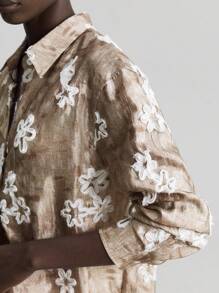 Ontre 2022 新款春夏休闲卡其色花卉 3D 长袖领衬衫，女士日常/工作装 - 摩卡棕 - 查看 5