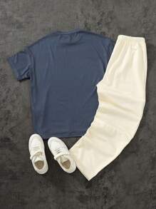 SHEIN مجموعة تي شيرت رياضي أكمام قصيرة فضفاض بطباعة كرة القدم ملابس الرياضة الفضفاضة وبناطيل رياضية فضفاضة مطبوع عليها حرف لمراهقين