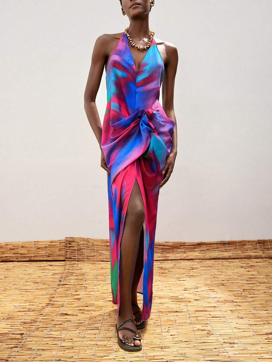 Maija Robe femme à imprimé tie-dye bleu et rouge, tissu coloré, dos nu sexy, ourlet fendu avec nœud torsadé. Robe élégante pour soirée, vacances, été - Rose vif - Voir 1