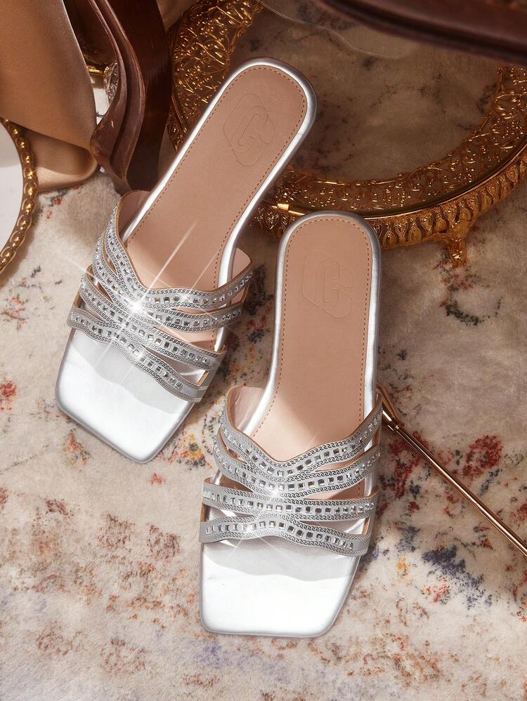 CUCCOO TILAWA Women's Red Fashionable Metallic Buckle Flat Sandals