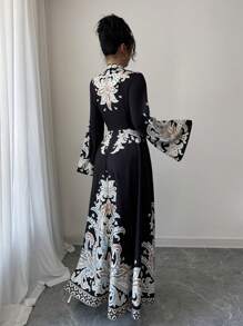 Calvaya Elegante abito con maniche a zampa e stampa paisley