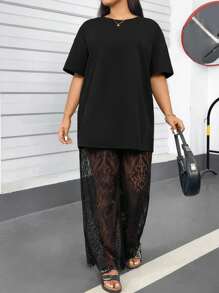 SHEIN Essnce 大码女装春夏时尚流行休闲宽松舒适日常黑色 T 恤和蕾丝阔腿裤修身两件套、裤子套装、街头服饰、女士夏季服装、Y2k 服装、狂欢服装、乡村音乐会服装、外出服装、哥特、蕾丝套装 - 黑色 - 查看 1