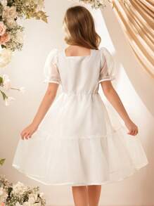 SHEIN Vestido elegante y lujoso para niñas, vestido de tela de gasa ligera de color blanco crema, vestido de princesa con cintura alta de toque de seda glacial de organza, con decoración de doble capa de tul con mariposas arcoíris, estilo de súper princesa de hadas para el verano - Blanco - Ver 2