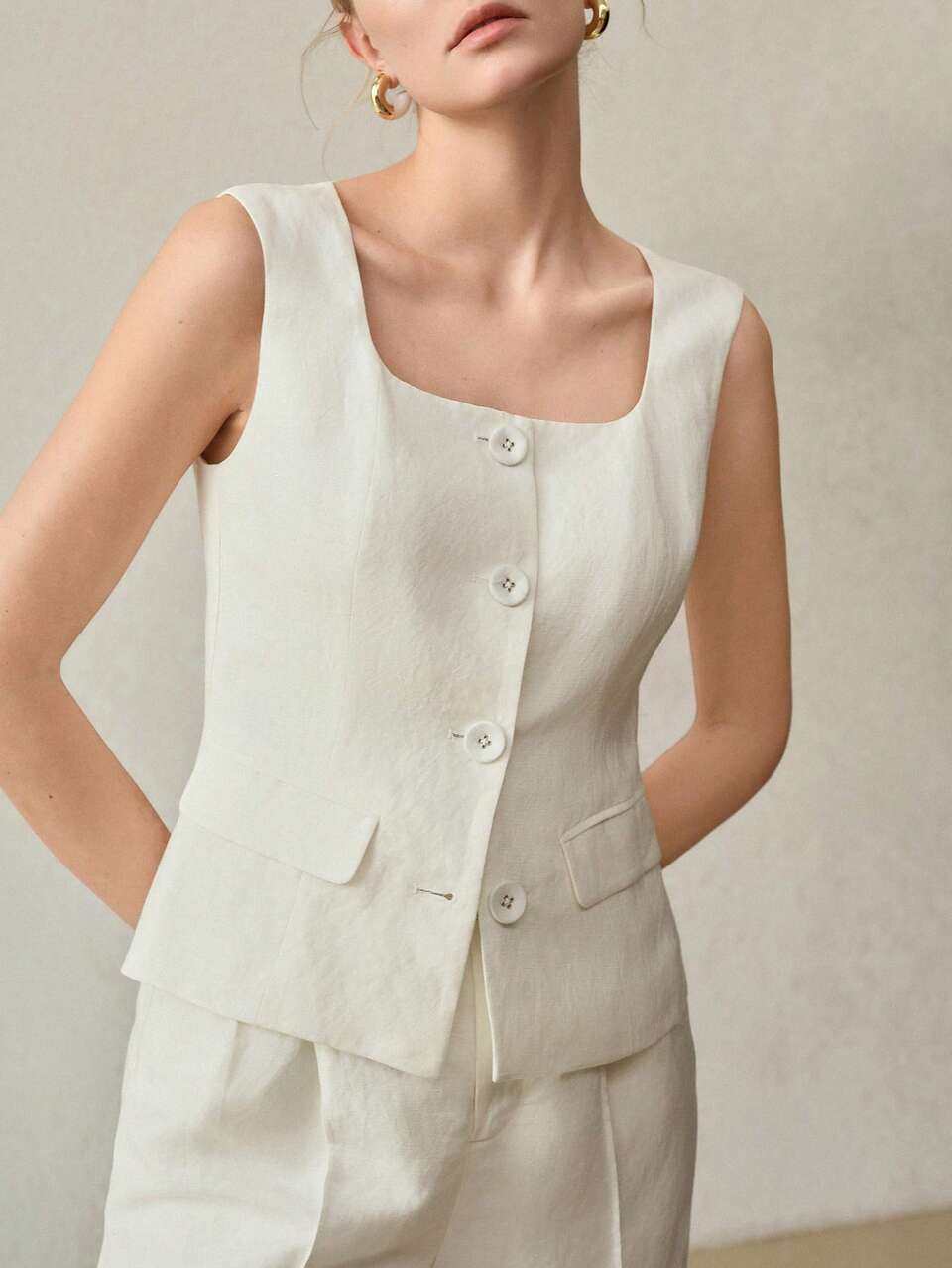 LINEN BUTTON UP SLEEVELESS WAISTCOAT