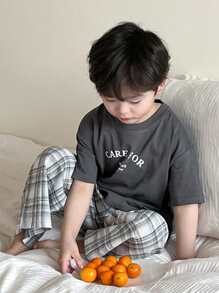 Dazy Kids 2 件套幼儿男童圆领字母印花短袖针织 T 恤和编织格子裤休闲装，春夏 - 黑與白 - 查看 3