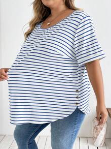 SHEIN CURVE+ 大码条纹印花圆领短袖休闲 T 恤，适合日常穿着和旅行