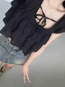 DAZY Camicetta da donna con collo a cravatta, patch e arricciature, maniche a cappuccio in pizzo, colore nero, con volant