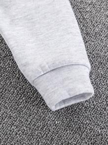 SHEIN Leap Crew 6 件套年轻男孩儿童服装套装，纯色字母印花连帽运动衫和松紧腰裤，适合休闲、学校、花园、海滩、生日、婴儿洗礼派对，羊毛、加厚、秋冬运动衫套装 - 彩色 - 查看 5