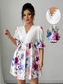 Chiquease 甜美女士 V 领撞色蕾丝腰线宽松袖印花短裙 - 彩色 - 查看 1