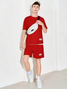 SHEIN 2 件套青少年男童休闲宽松舒适标签装饰短袖上衣和短裤套装，适合春夏季 - 紅色 - 查看 9