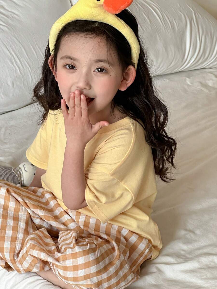 Dazy Kids 2件/組 女童少女圓領針織素色短袖T恤 + 梭織格紋長褲居家套裝,春/夏 - 黃色 - 查看 1