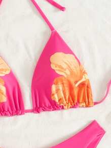 Swim Mod Set bikini da donna composto da un top con spalline e schiena scoperta decorato con stampe colorate e un abbinato pantaloncino corto con fantasia floreale, adatto per le vacanze primavera