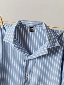 Manfinity RebelGame Men's Regular Fit Striped Short Sleeve Single-Breasted Loose Shirt - Blue - View 3