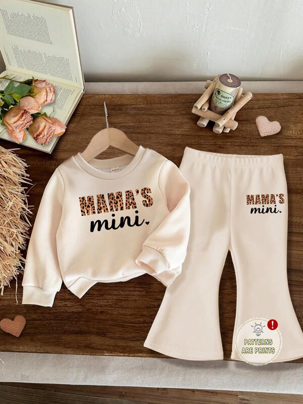 SHEIN Mama's Mini Baby Girl Casual Simple Letter Pattern Loose Knitted Soft Sweatsuit Set For Autumn And Winter