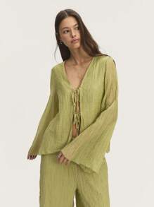 Nöista Blusa plisada verde pastel estilo bohemio con mangas acampanadas y cierre con lazo. Perfecta para el verano, Pascua o vacaciones en la playa.