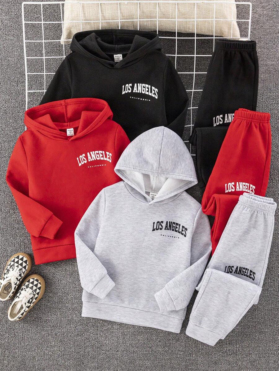 SHEIN Leap Crew 6 件套年轻男孩儿童服装套装，纯色字母印花连帽运动衫和松紧腰裤，适合休闲、学校、花园、海滩、生日、婴儿洗礼派对，羊毛、加厚、秋冬运动衫套装 - 彩色 - 查看 1
