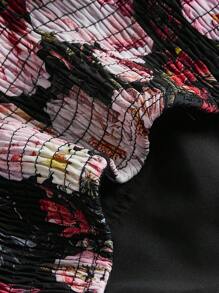 SHEIN MOD Dieses Ärmellosse Poly Organdy Mini Puff Kleid. Die Versteifung und die Lagen des gefalteten Rocks schaffen eine strukturierte feminine Silhouette