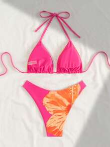 Swim Mod Set bikini da donna composto da un top con spalline e schiena scoperta decorato con stampe colorate e un abbinato pantaloncino corto con fantasia floreale, adatto per le vacanze primavera