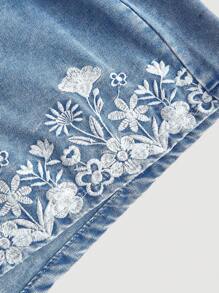 SHEIN MOD Plus Size Blue Elastic Waist Embroidered Denim Shorts - Light Wash - View 4