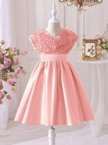 SHEIN 年轻女孩 3D 玫瑰花装饰连衣裙无袖纯色 V 领 A 字裙，酒红色，可爱优雅甜美时尚，适合派对、节日和生日穿着，适合家庭度假、妈妈和女儿以及姐妹搭配。 - 粉色 - 查看 2