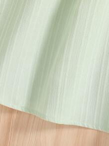 2pcs/Set Tween Girls Ruffle Strap Top And A-Line Skirt. The 3D Large Ruffle Design Adds A Festive Atmosphere, And The A-Line Skirt Paired With The Strap Top Has A Fashionable Silhouette. Suitable For To Various Events, As Well As Casual Loungewear At Home. Whether It Is A Graduation Ceremony, Birthday Party, Or Family Gathering, This Outfit Can Make The Tween Girls Elegant And Graceful, Showcasing Their Unique Charm In Different Occasions.