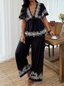 Weeklong Plus Size Women Vacation Floral Print Ruffle Hem Short Sleeve Shirt & Pants Casual Suit - Black - View 3